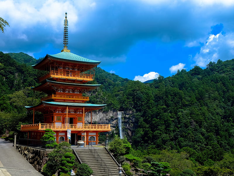 Pagoda versus pergola