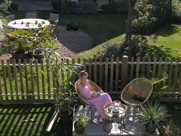 Timber palisade fencing