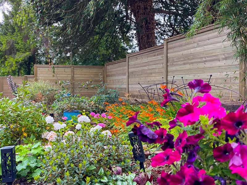 Acoustic fencing for houses