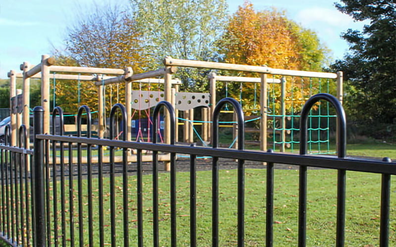 anti-trap-bow-top-railings