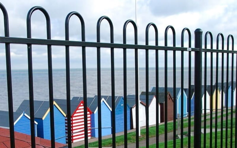 metal-bowtop-fence