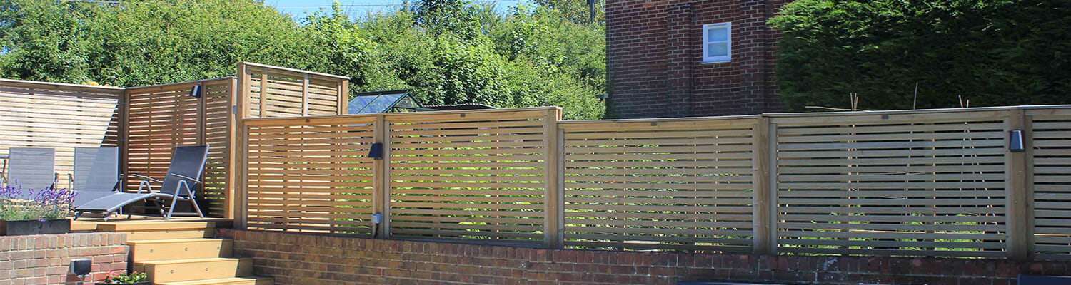 Slatted fence screen