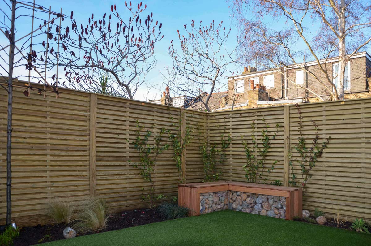 Venetian Hit and Miss corner fence panels