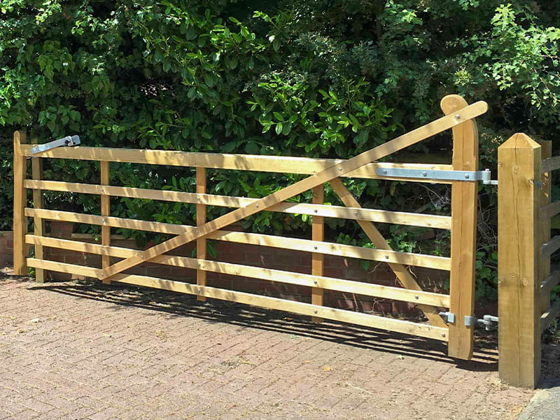 timber fencing materials