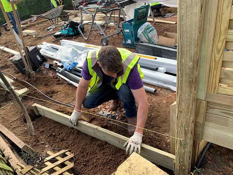 How to install gravel board