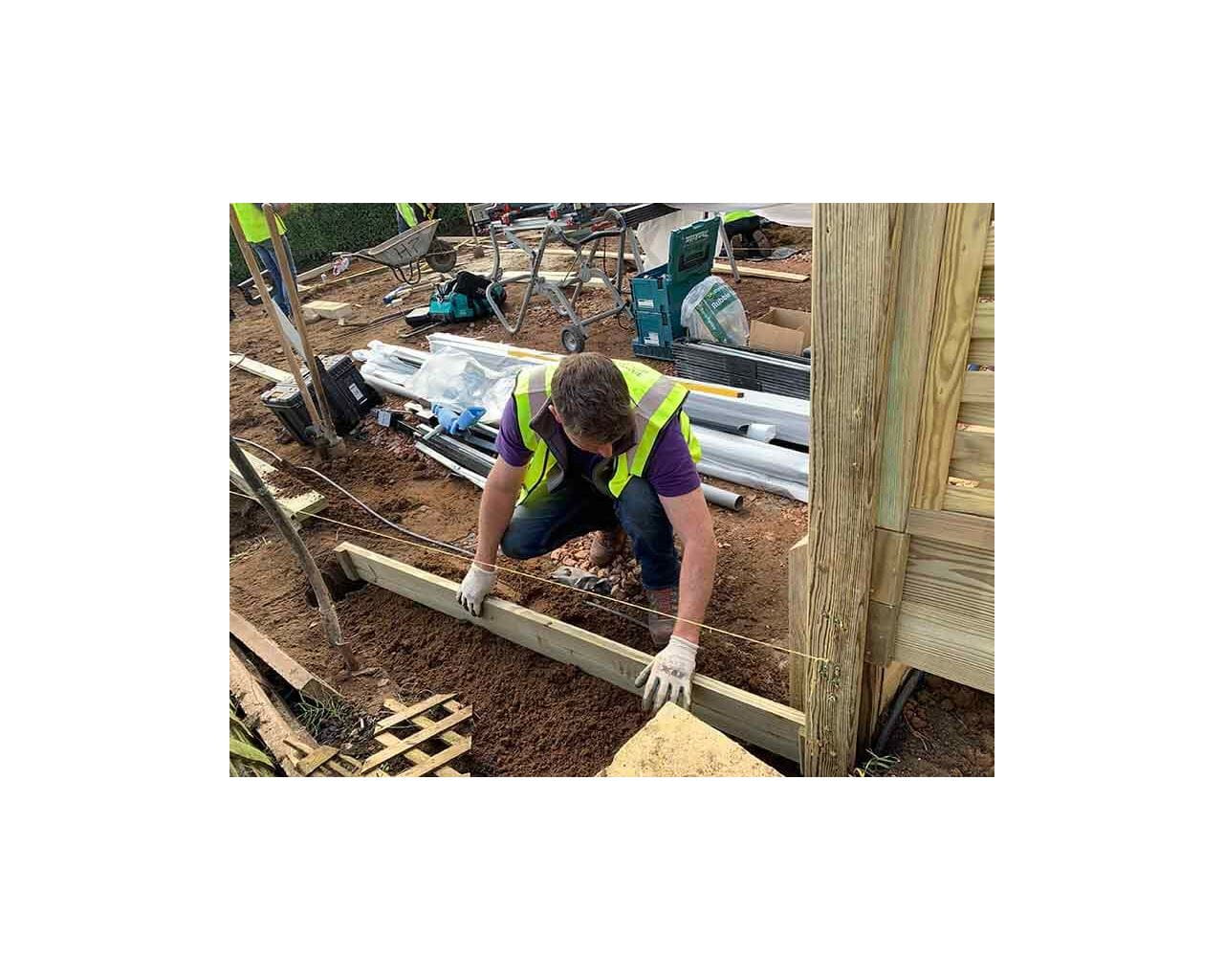 How to install gravel board