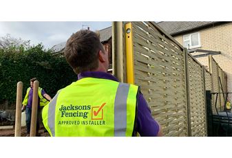 Fence installation: to DIY or hire an expert?