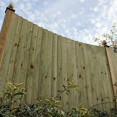 Curved closeboard fencing