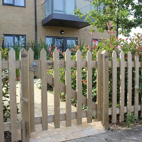 Garden Ready For Winter Jacksons Fencing Front Garden Palisade