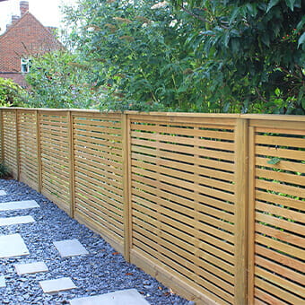 Venetian slatted fence