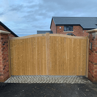 Hythe Driveway Gate