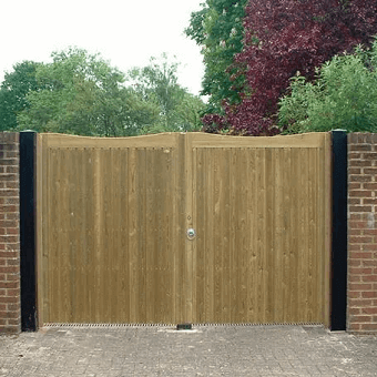 Sandwich Courtyard Gate Driveway Entrance