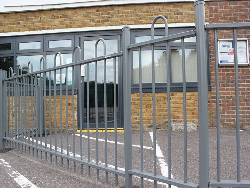 Anti trap play ground fence