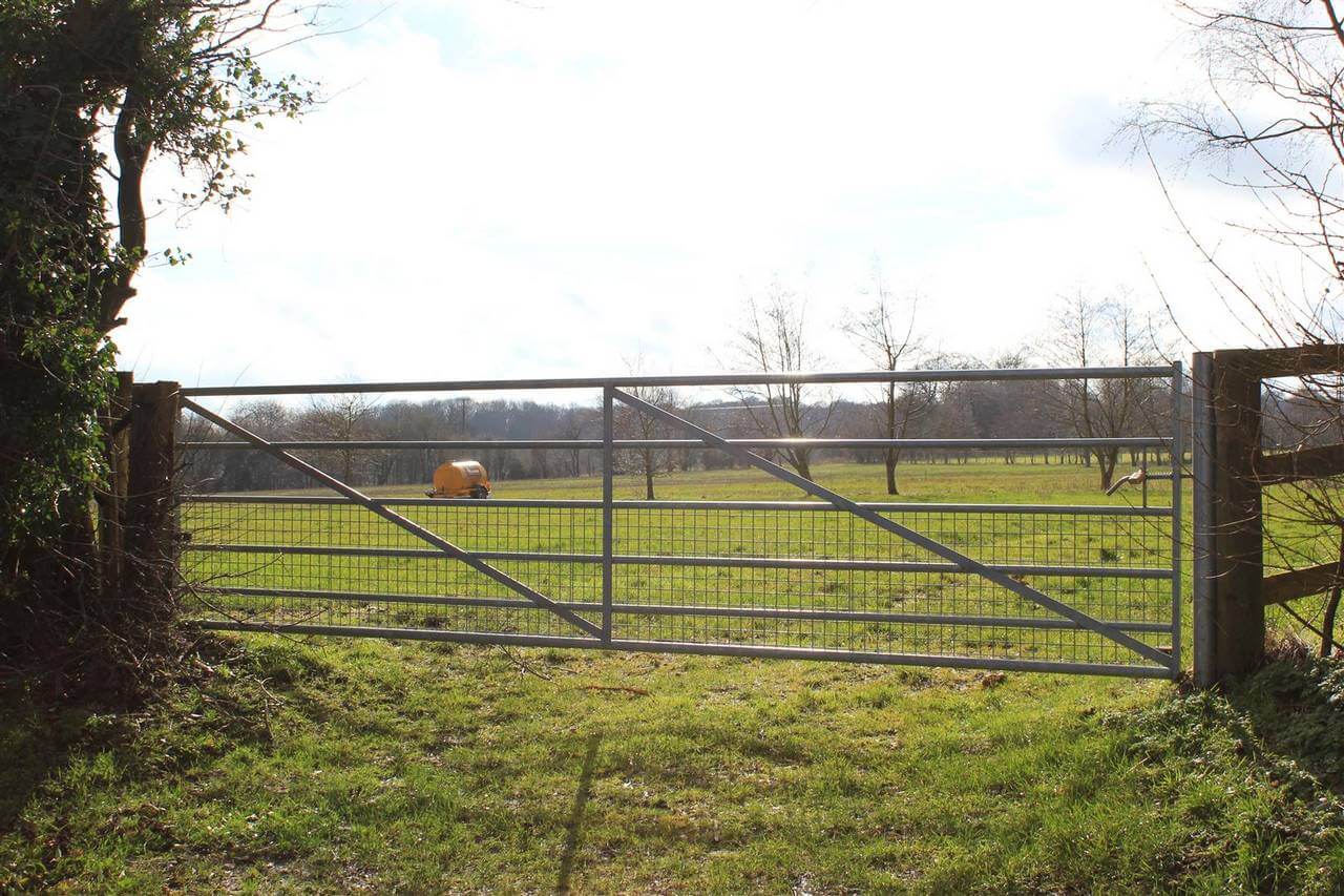 Heavy Metal Field Gate