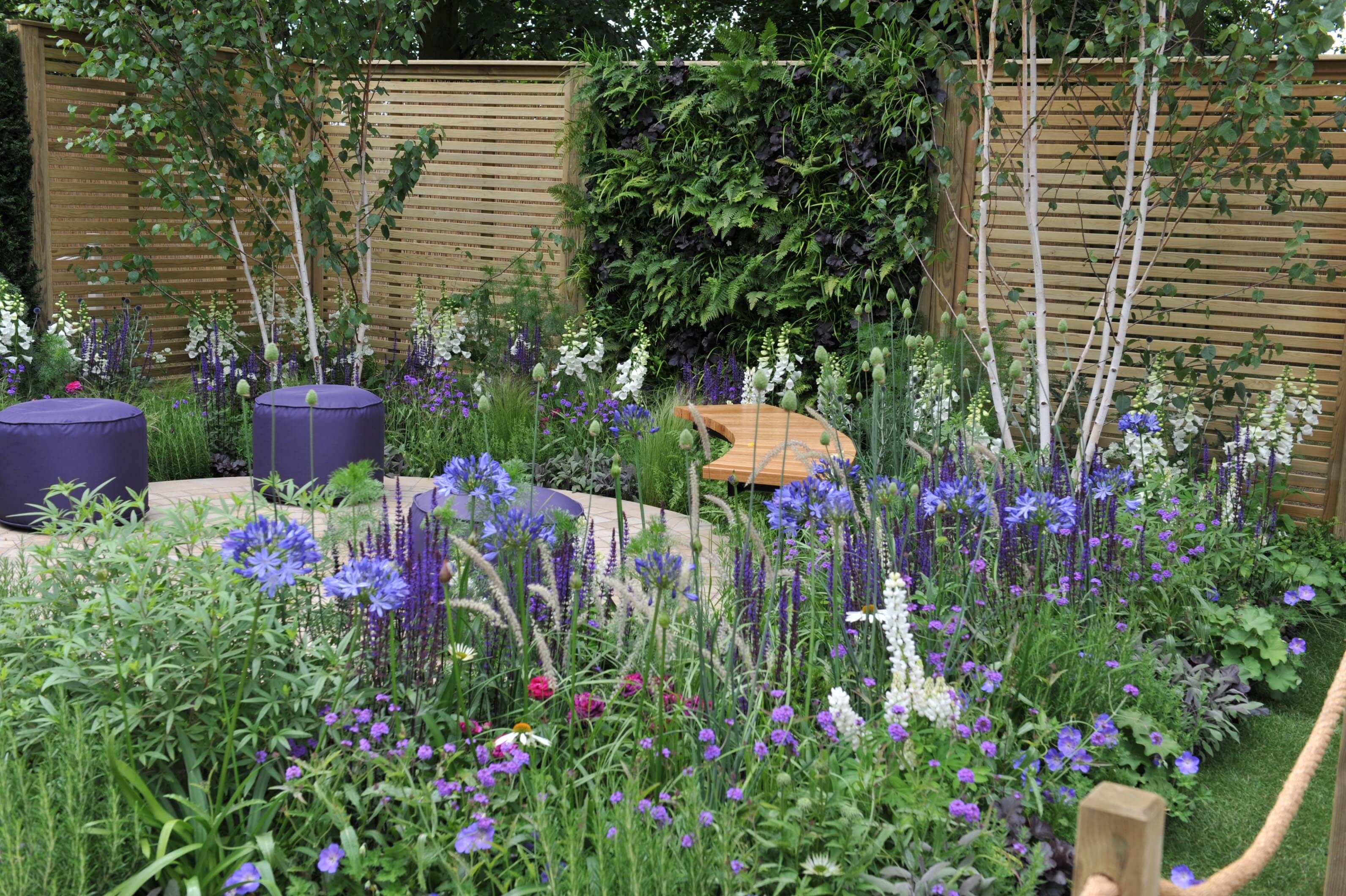Venetian panels in garden